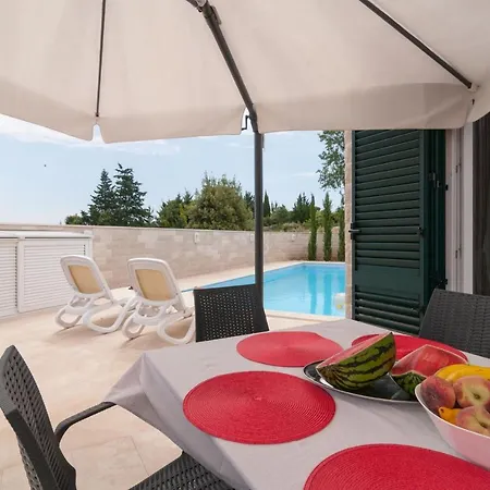 Pool Villa Dino *