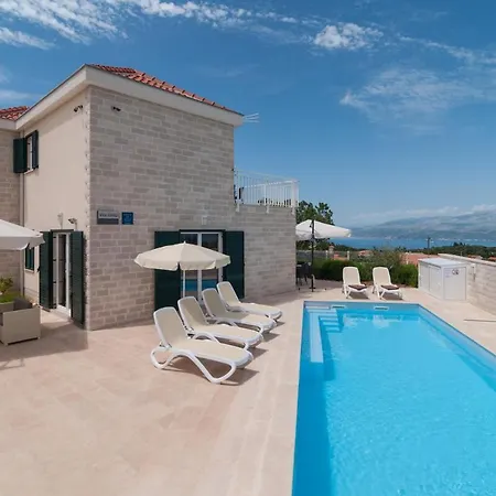 Pool Villa Dino