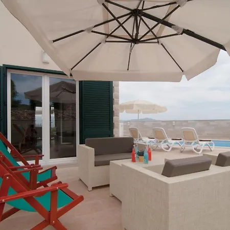 Pool Villa Dino Villa *