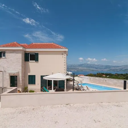 Pool Villa Dino